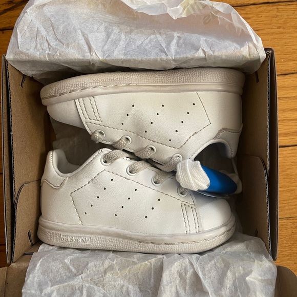 All white Adidas Stan Smith baby sneakers size 4 - Picture 7 of 7
